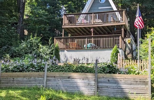 Stafford Cottage | Hamilton Cottage: Cozy Lakefront A-Frame