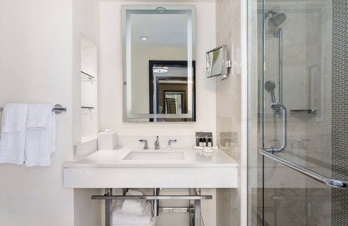 Pembroke Hotel | Hamilton Princess - Fairmont Gold Experience