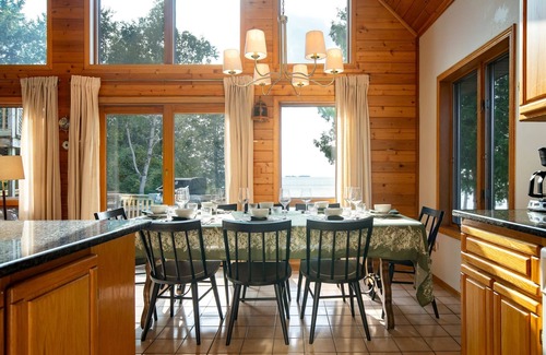 Idlewild House | Hammarstrom House - Private Waterfront and Hot Tub