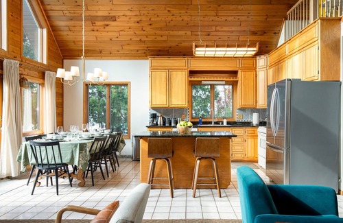 Idlewild House | Hammarstrom House - Private Waterfront and Hot Tub