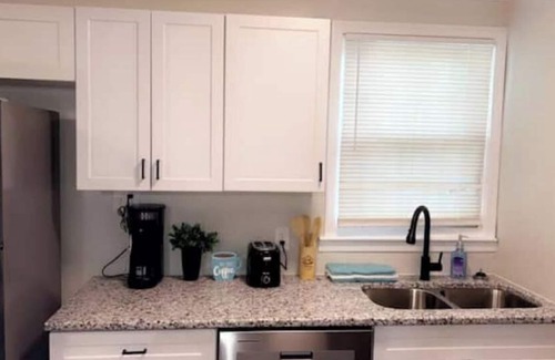 Hampton House | Hampton Centrally Located Oasis
