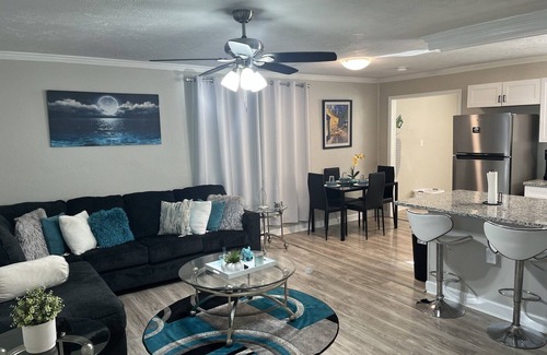 Hampton House | Hampton Centrally Located Oasis