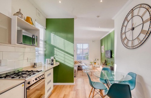 Windermere Apartment | Hampton Collection - Stylish 3 Sleeper Apartment with Pool