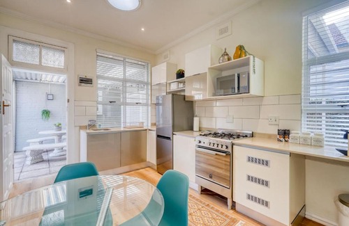 Windermere Apartment | Hampton Collection - Stylish 3 Sleeper Apartment with Pool