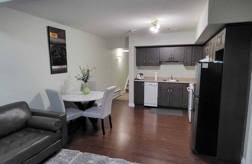 Saskatoon House | Hampton Cozy