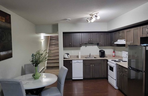 Saskatoon House | Hampton Cozy