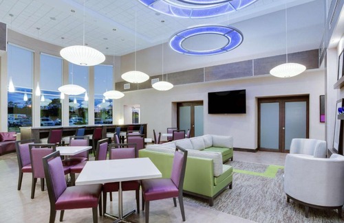 Orange Park Hotel | Hampton Inn and Suites Jacksonville/Orange Park, FL