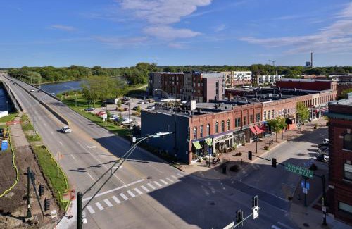 Cedar Falls Community Main Street Hotel | Hampton Inn Cedar Falls Downtown, Ia