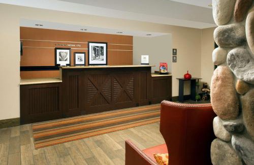 I-435 West KC-KS Hotel | Hampton Inn Kansas City The Legends
