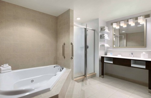 Farmingville Hotel | Hampton Inn Long Island-Brookhaven