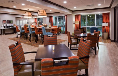 West Bloomington Hotel | Hampton Inn Minneapolis Bloomington West