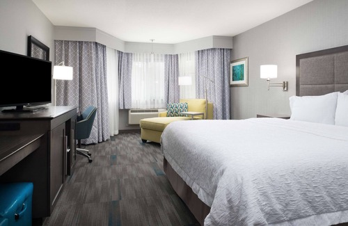 Monterey Hotel | Hampton Inn Monterey