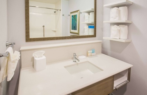 Monterey Hotel | Hampton Inn Monterey