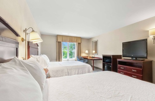 Nashua Hotel | Hampton Inn Nashua