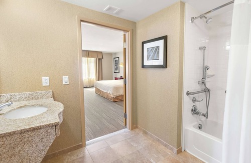 Nashua Hotel | Hampton Inn Nashua