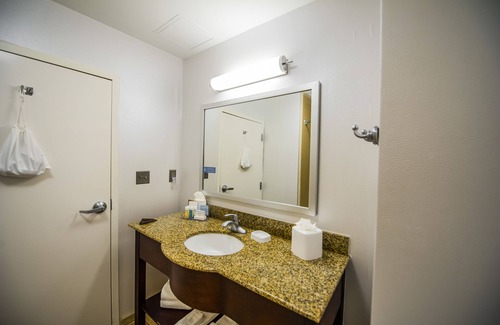 Wakefield-Peacedale Hotel | Hampton Inn South Kingstown - Newport Area