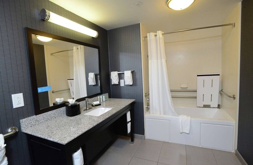 Albany Hotel | Hampton Inn & Suites Albany At Albany Mall