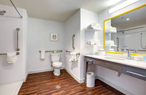 Waltham Hotel | Hampton Inn & Suites Boston/Waltham