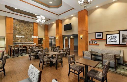 Bedford Hotel | Hampton Inn & Suites by Hilton Manchester Bedford