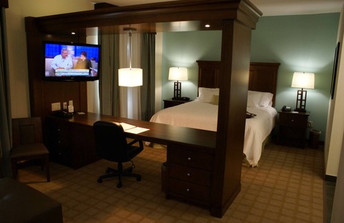 Center Hotel | Hampton Inn & Suites Center