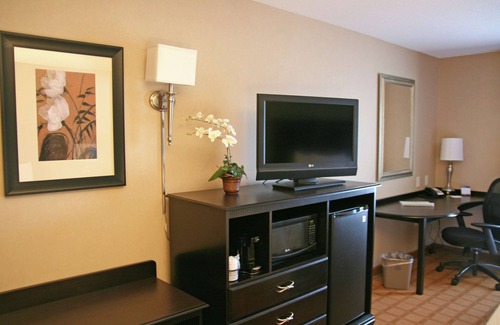 St. Charles Hotel | Hampton Inn & Suites Chicago/St. Charles