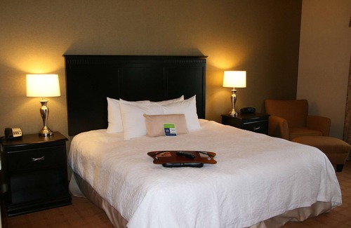St. Charles Hotel | Hampton Inn & Suites Chicago/St. Charles