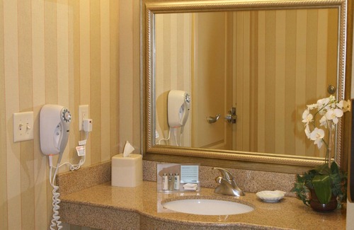 St. Charles Hotel | Hampton Inn & Suites Chicago/St. Charles