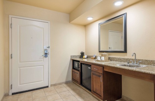 Florence Hotel | Hampton Inn & Suites Florence-North-I-95