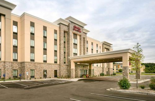 Hudson Hotel | Hampton Inn & Suites-Hudson Wisconsin