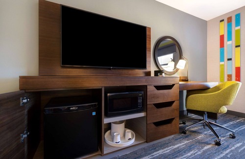 Marina Hotel | Hampton Inn & Suites Marina