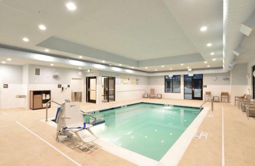 Menomonie Hotel | Hampton Inn & Suites Menomonie-UW Stout