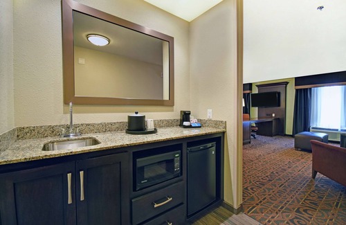 Franklin Hotel | Hampton Inn & Suites Milwaukee/Franklin