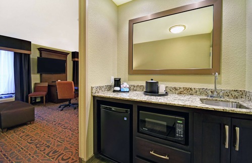 Franklin Hotel | Hampton Inn & Suites Milwaukee/Franklin