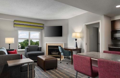 Central Newport News Hotel | Hampton Inn & Suites Newport News-Airport - Oyster Point Area
