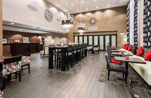 Orlando Hotel | Hampton Inn & Suites Orlando-John Young Parkway/South Park