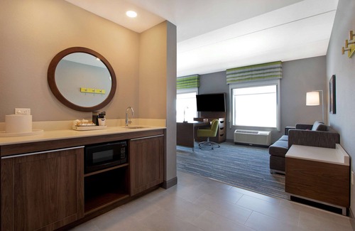 Ottawa Division Hotel | Hampton Inn & Suites Ottawa West