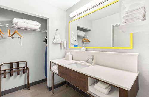 Palm Valley Hotel | Hampton Inn & Suites Phoenix-Goodyear