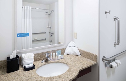 Rochester Hotel | Hampton Inn & Suites Rochester-North