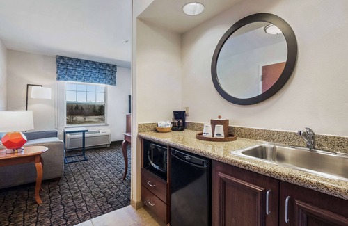 Thomaston Hotel | Hampton Inn & Suites Rockland