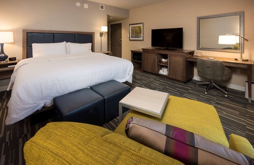 Redmond Hotel | Hampton Inn & Suites Seattle/Redmond