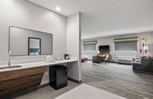 Mount Pleasant Hotel | Hampton Inn & Suites Mount Pleasant