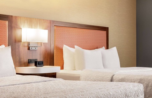 Valparaiso Hotel | Hampton Inn & Suites Valparaiso
