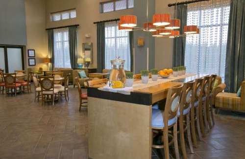Wiggins Hotel | Hampton Inn & Suites Wiggins