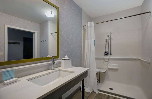 Westfield Hotel | Hampton Inn Westfield