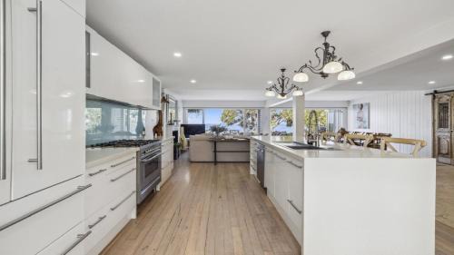 Sapphire Beach House | Hampton on the Beach - Stunning Beach Front, Sleeps 8