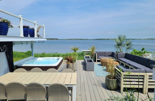 Flanders House | Hamptons Waterfront Escape/Hot Tub & Resort Style