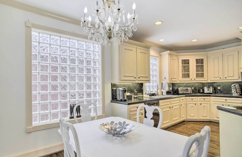 Spring Branch East House | ‘Han Solo's Hideout’ Luxe Houston Home w/Pool!