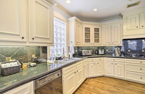 Spring Branch East House | ‘Han Solo's Hideout’ Luxe Houston Home w/Pool!
