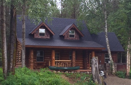 Sinclair Cabin | Handcrafted Riverfront Log Cabin