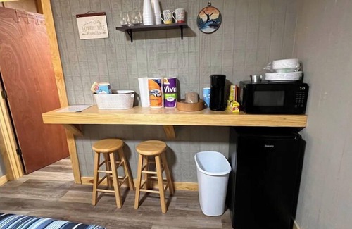 Kirby Cabin | Handicap-Accessible Cabin Near Kirby Landing & Lake Greeson – Pet-Friendly